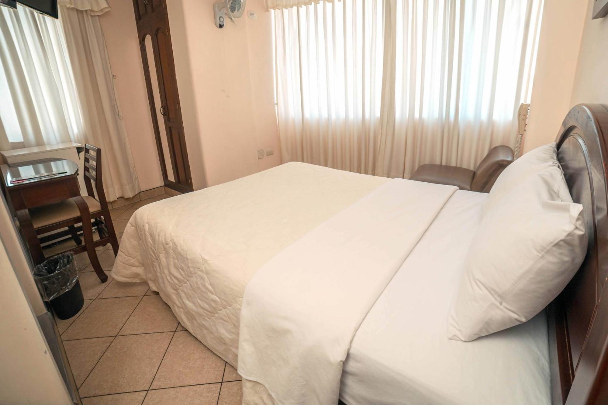 Hotel Torre Norte Трухильо Экстерьер фото