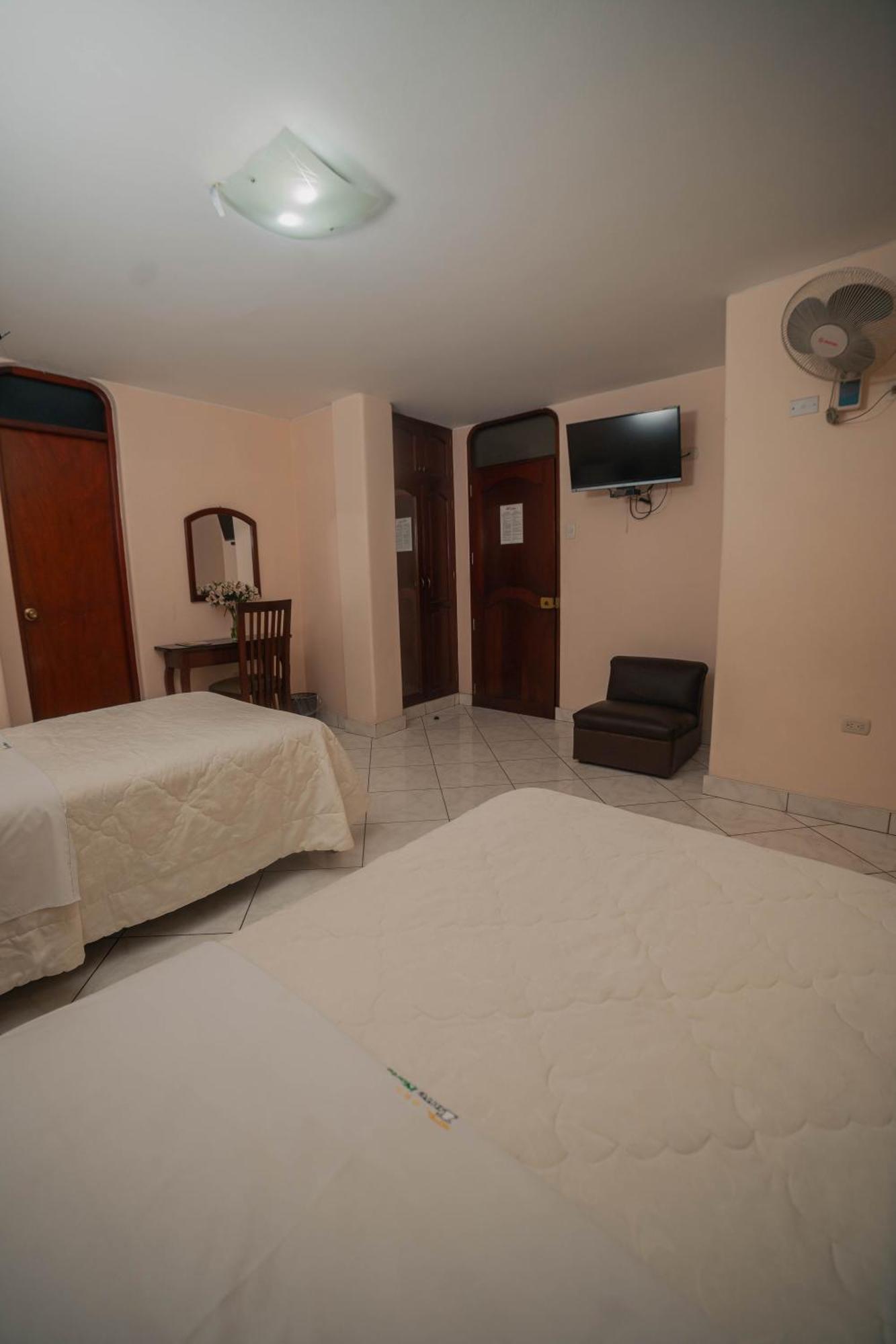 Hotel Torre Norte Трухильо Экстерьер фото
