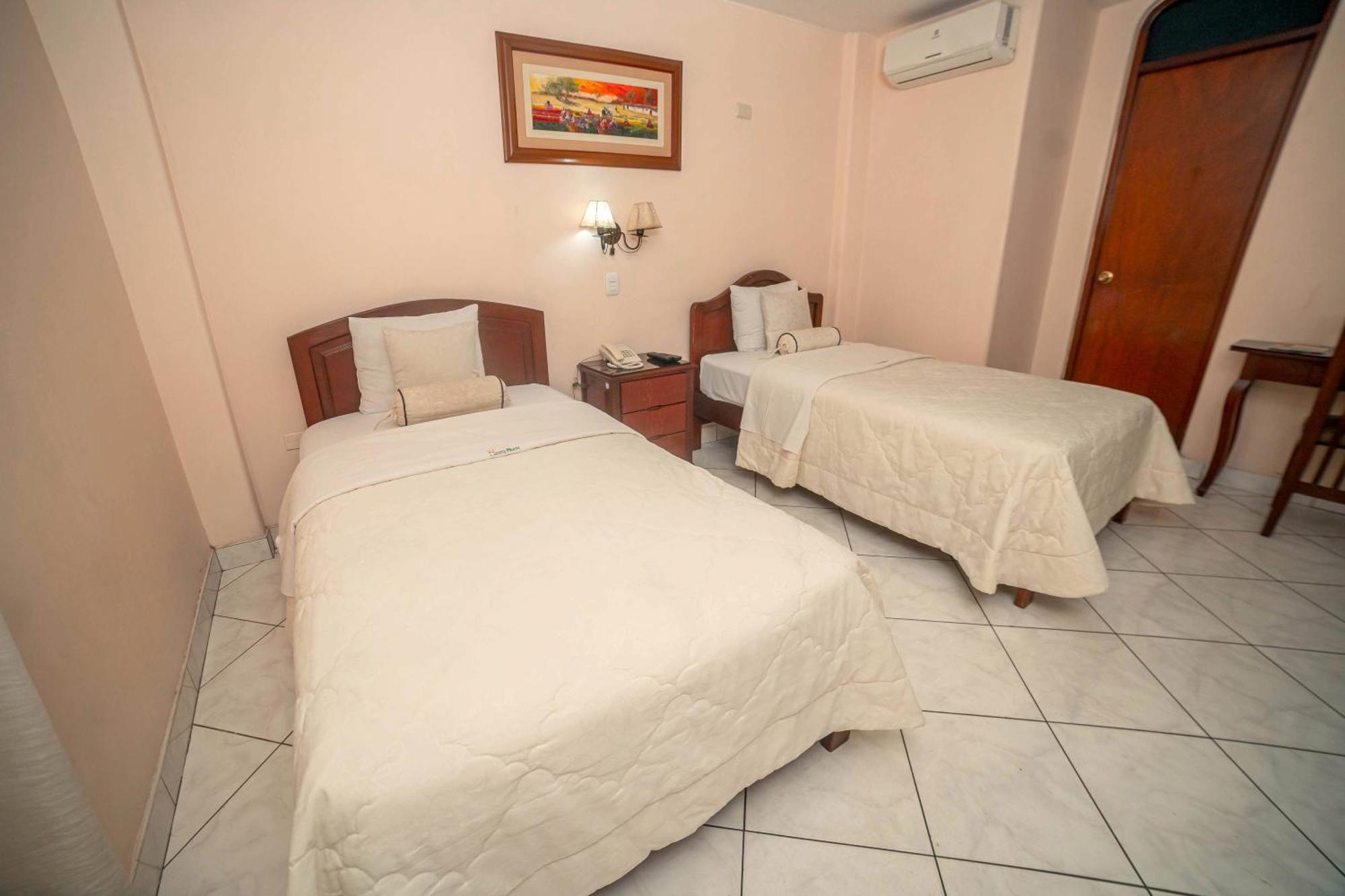 Hotel Torre Norte Трухильо Экстерьер фото